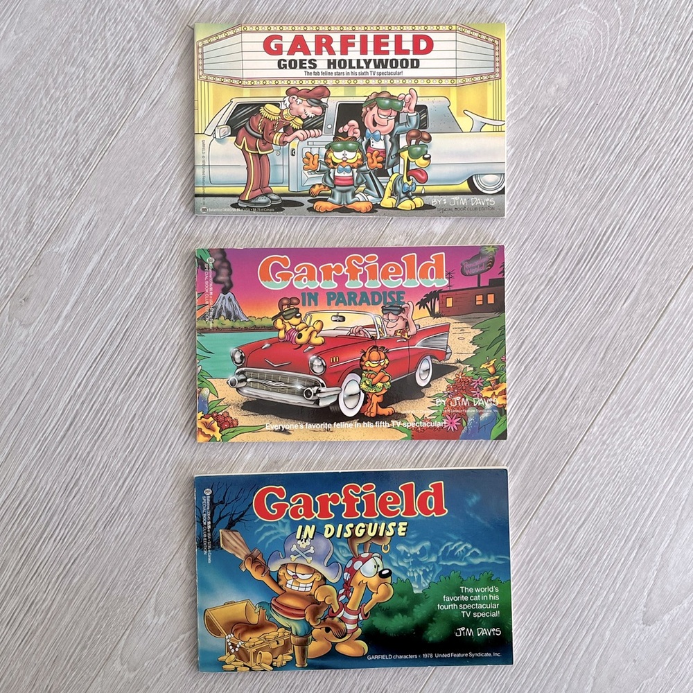 VINTAGE Garfield Comics Set